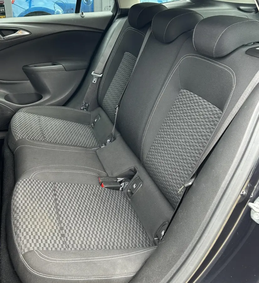 1.0 Business+ 105PK | Nette Staat | NL AUTO | NAP | Volledige Onderhoudshistorie BOSCH Carservice | Nieuwe APK | Trekhaak | Comfort Stoelen | Navigatie | Parkeersensoren Voor en Achter | DAB