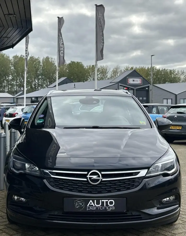1.0 Business+ 105PK | Nette Staat | NL AUTO | NAP | Volledige Onderhoudshistorie BOSCH Carservice | Nieuwe APK | Trekhaak | Comfort Stoelen | Navigatie | Parkeersensoren Voor en Achter | DAB