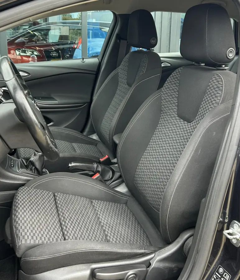1.0 Business+ 105PK | Nette Staat | NL AUTO | NAP | Volledige Onderhoudshistorie BOSCH Carservice | Nieuwe APK | Trekhaak | Comfort Stoelen | Navigatie | Parkeersensoren Voor en Achter | DAB