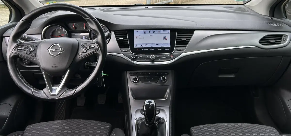 1.0 Business+ 105PK | Nette Staat | NL AUTO | NAP | Volledige Onderhoudshistorie BOSCH Carservice | Nieuwe APK | Trekhaak | Comfort Stoelen | Navigatie | Parkeersensoren Voor en Achter | DAB