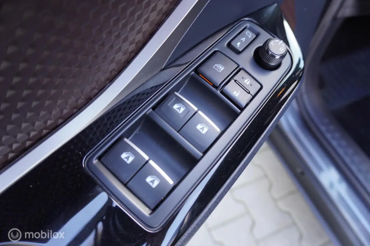 1.8 Hybrid Executive