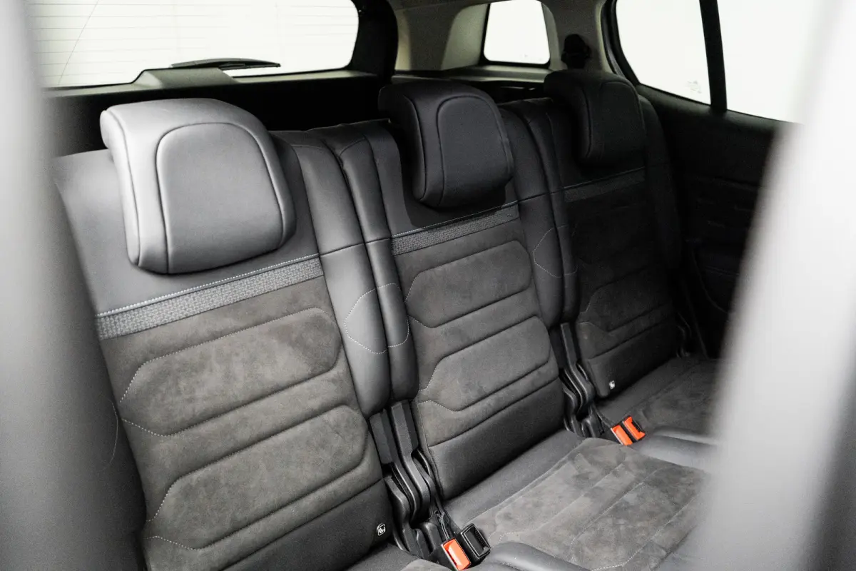 1.6 Plug-in Hybrid 180 Feel