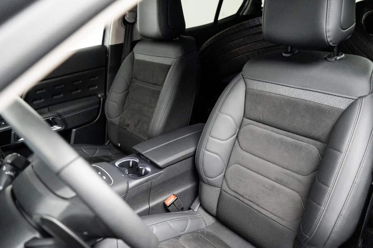 1.6 Plug-in Hybrid 180 Feel