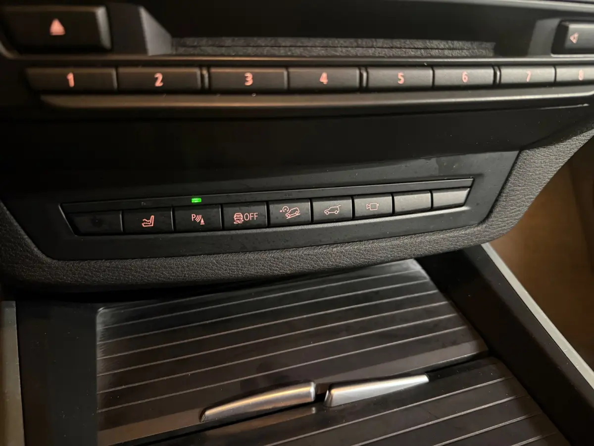 XDrive50i - M Pakket - nwe Klepseals