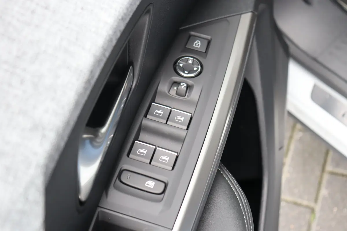 1.2 HYBRID 145PK GT AUTOMAAT / NAVI / LEDER / CLIMA / LED / PDC / 19" LMV / CAMERA / WINTERPAKKET / ADAPT. CRUISECONTROL / 1E EIGENAAR / NIEUWSTAAT !!