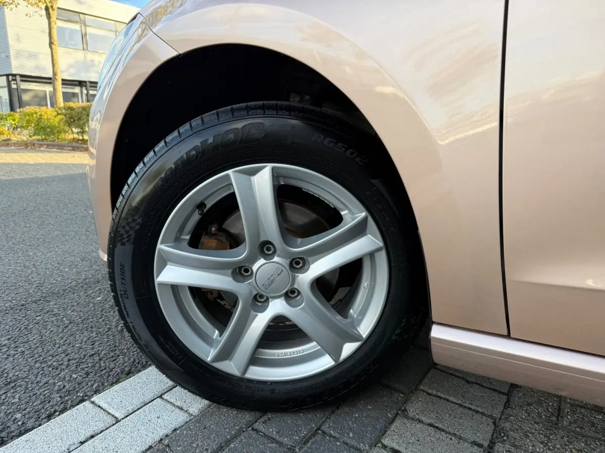 1.0 MPI Reference LMV15/AIRCO/CAMERA/NAVI/CARPLAY