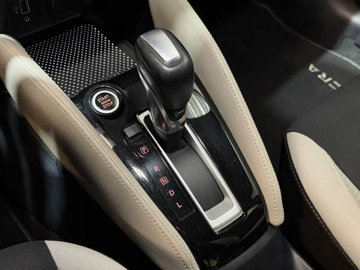 1.0 IG-T Tekna AUT/AIRCO/LED/BOSE-PERSONAL/NAVI/CARPLAY/CRUISE/KEYLESS/CAMERA/PDC/TREKHAAK/LANE-ASSIST/STOELVERW