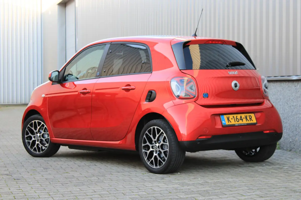 EQ 18 kWh Pano | Camera | Stoelverwarming | Sfeerverlichting | DAB | LED | Leder