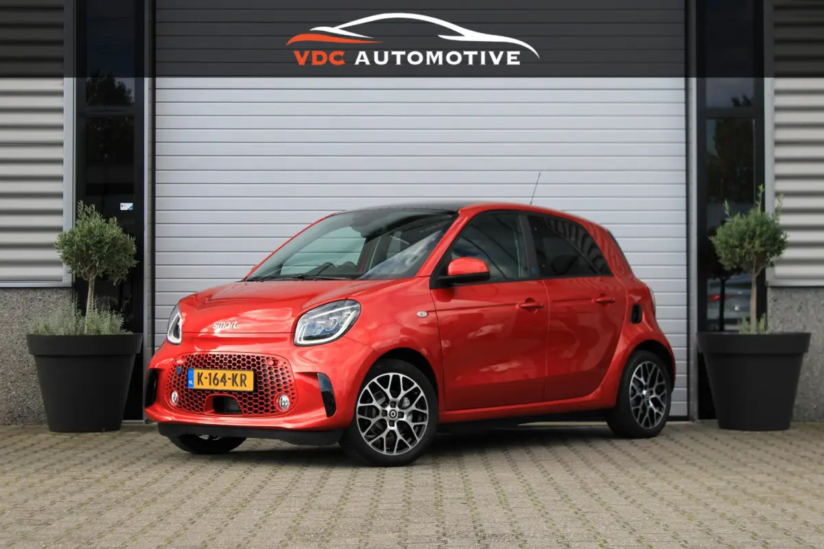 EQ 18 kWh Pano | Camera | Stoelverwarming | Sfeerverlichting | DAB | LED | Leder