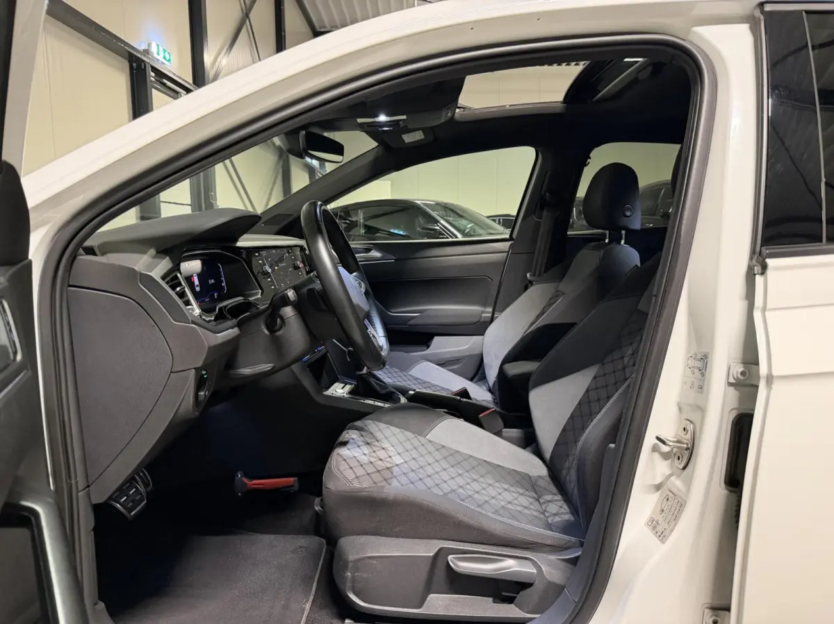 1.0 TSI R-Line Pano Virtual Sfeer IQ Light
