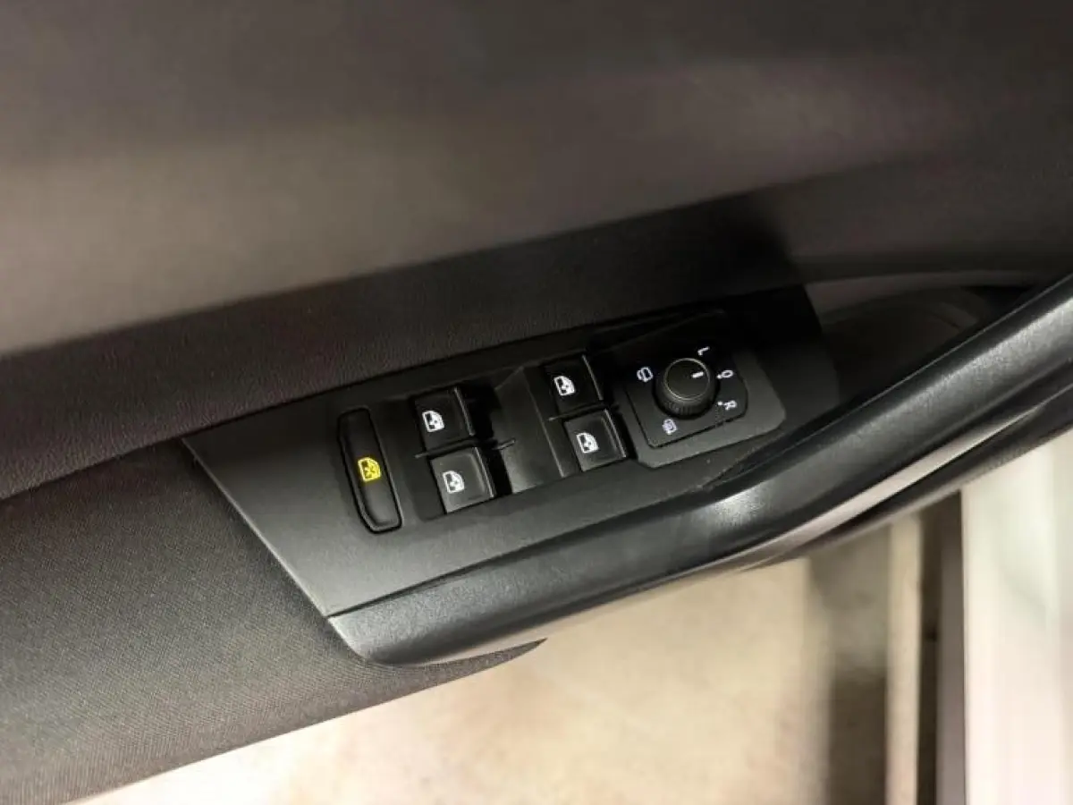 1.0 TSI R-Line Pano Virtual Sfeer IQ Light