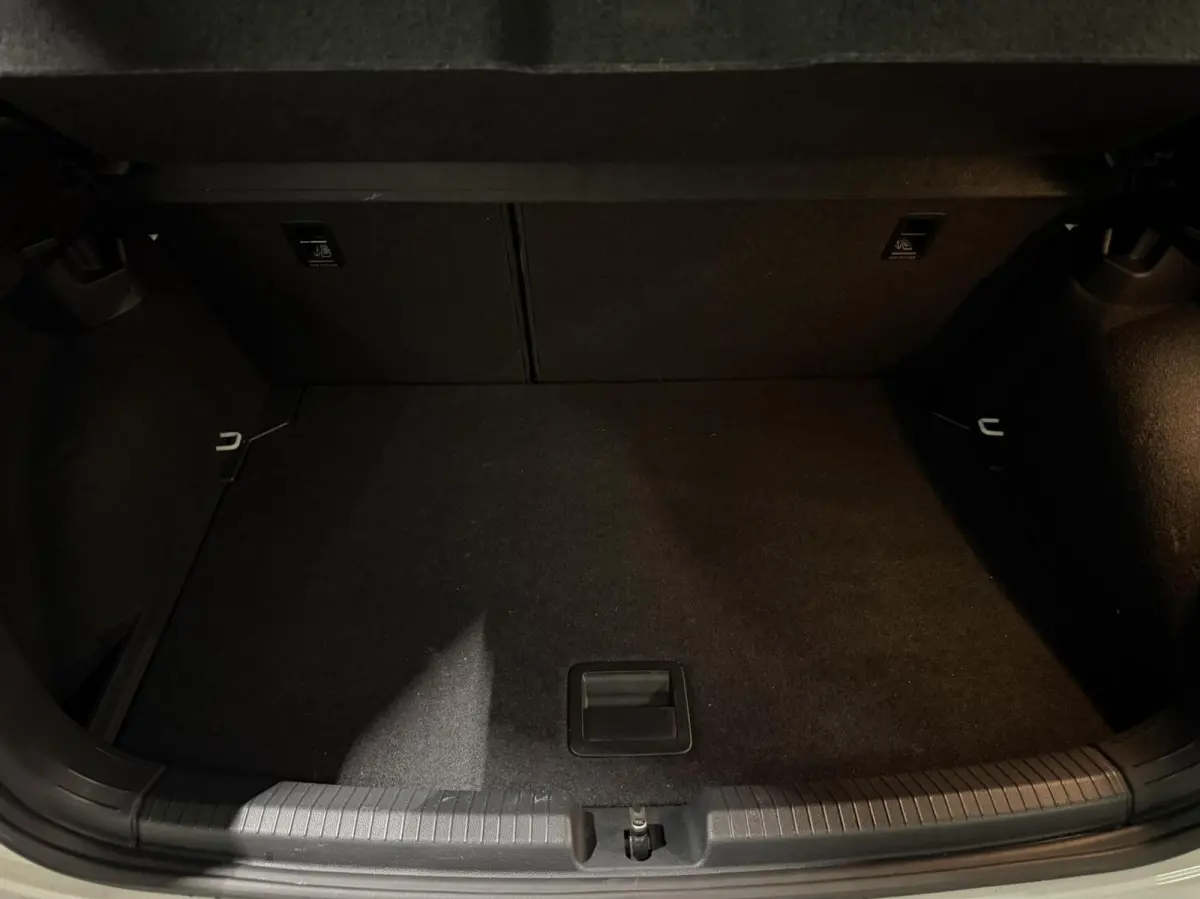 1.0 TSI R-Line Pano Virtual Sfeer IQ Light