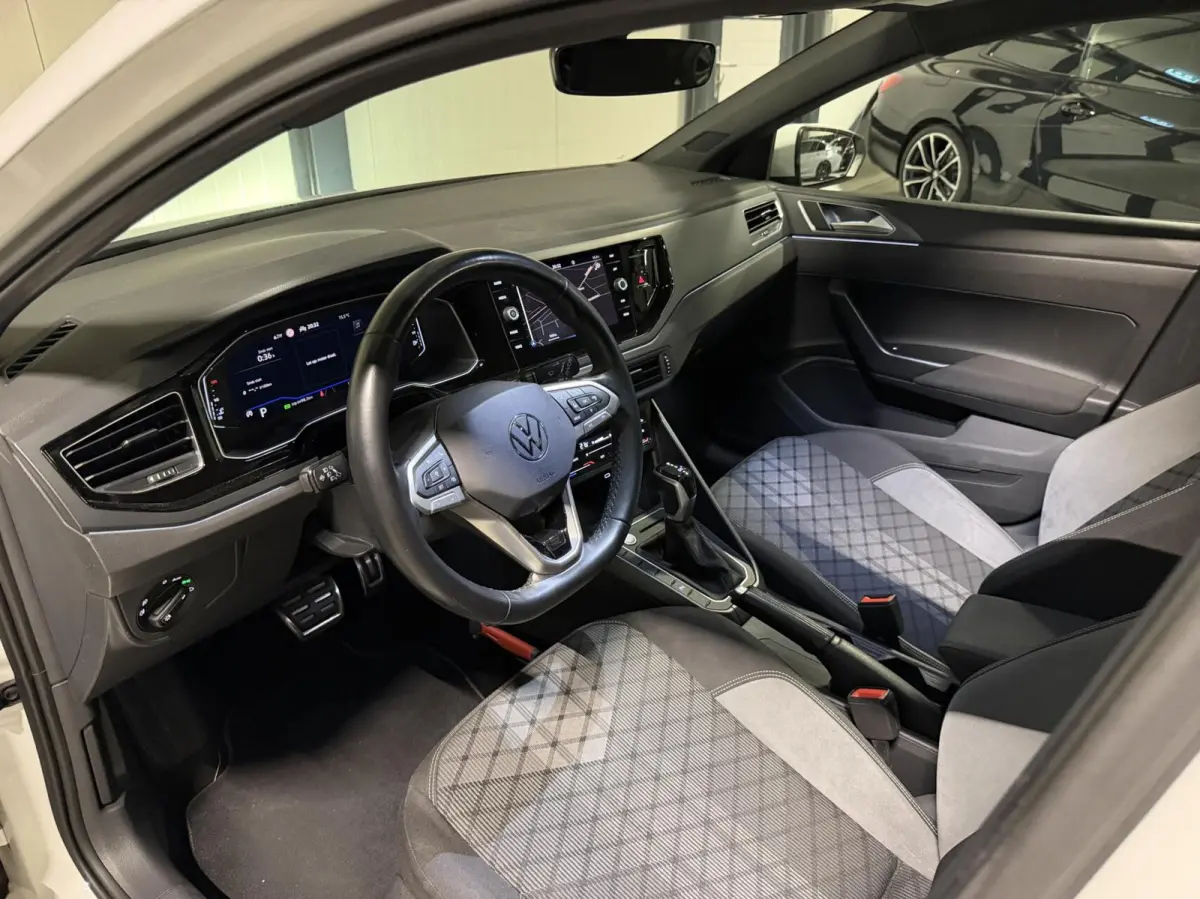 1.0 TSI R-Line Pano Virtual Sfeer IQ Light