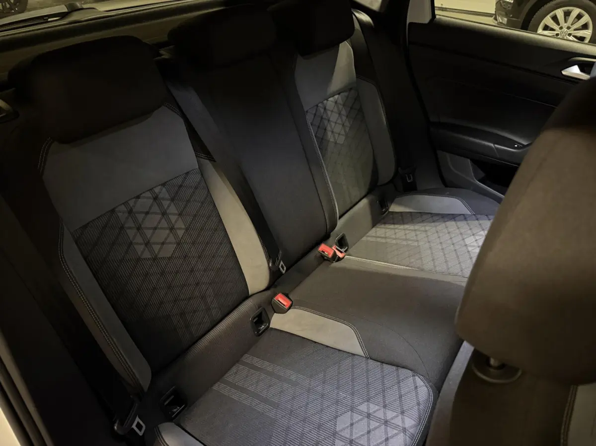 1.0 TSI R-Line Pano Virtual Sfeer IQ Light