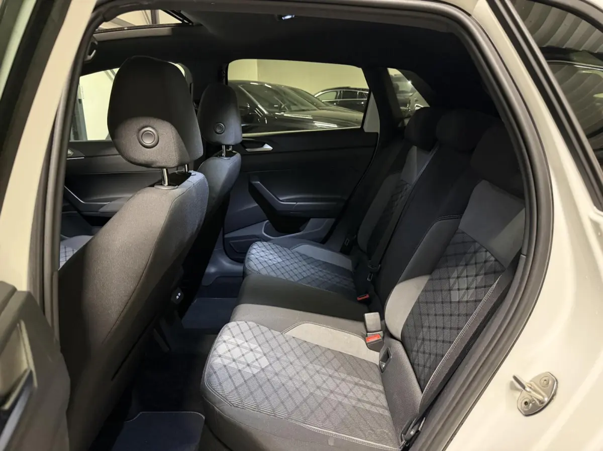 1.0 TSI R-Line Pano Virtual Sfeer IQ Light