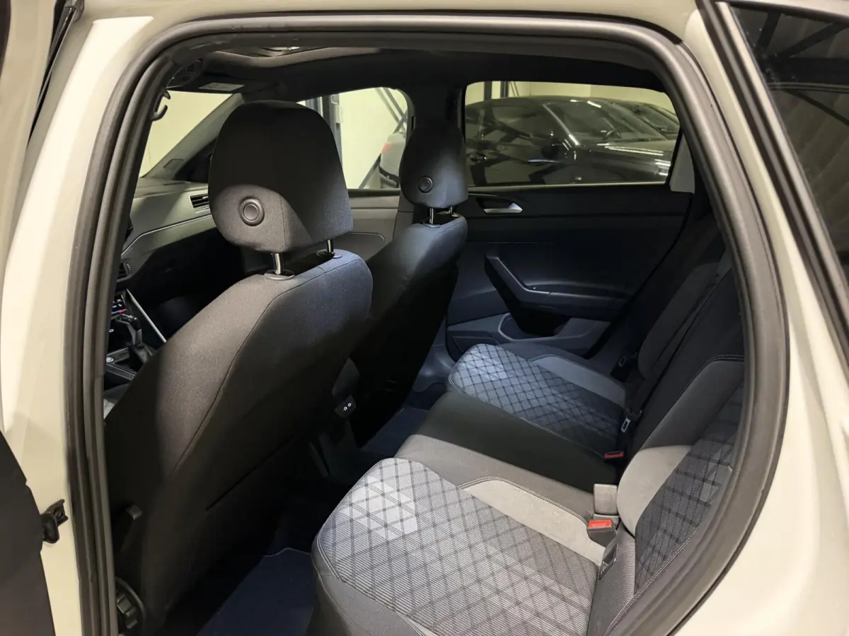 1.0 TSI R-Line Pano Virtual Sfeer IQ Light