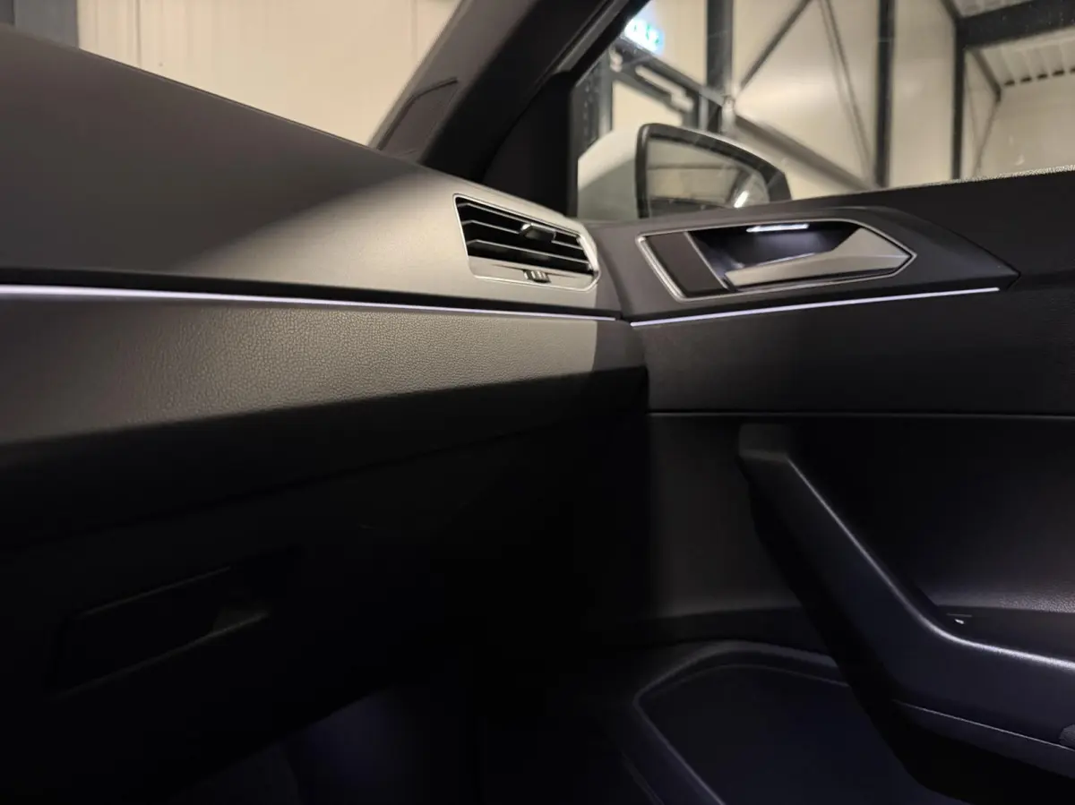 1.0 TSI R-Line Pano Virtual Sfeer IQ Light
