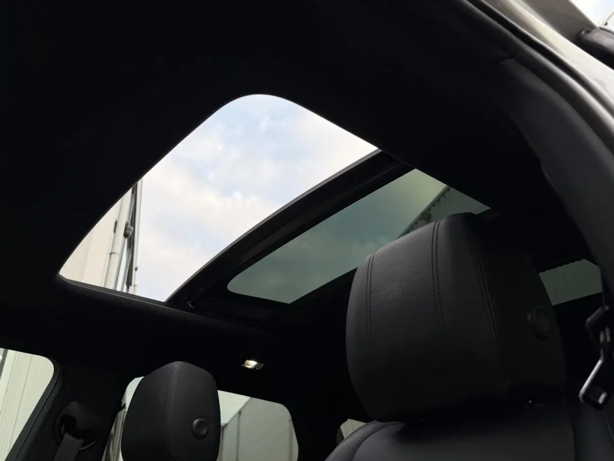 2.0 P200 AWD R-Dynamic S | NL-Auto/Pano-dak/20-inch/Meridian/Carplay/Leder