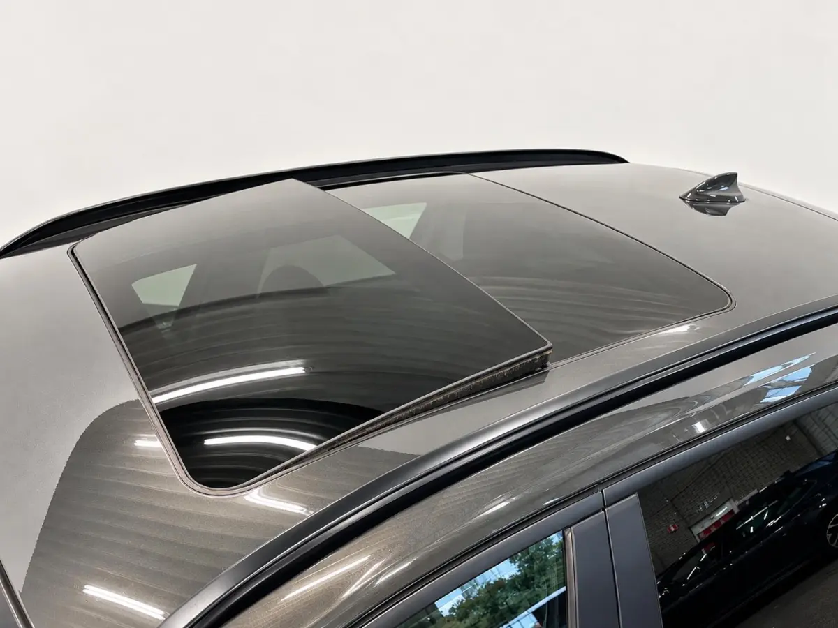 330e Sportline Panoramadak Navi Carplay Cruise Control Full LED PDC VA Privacy Glass Live Cockpit Professional DAB+ Shadowline Hemel Antraciet