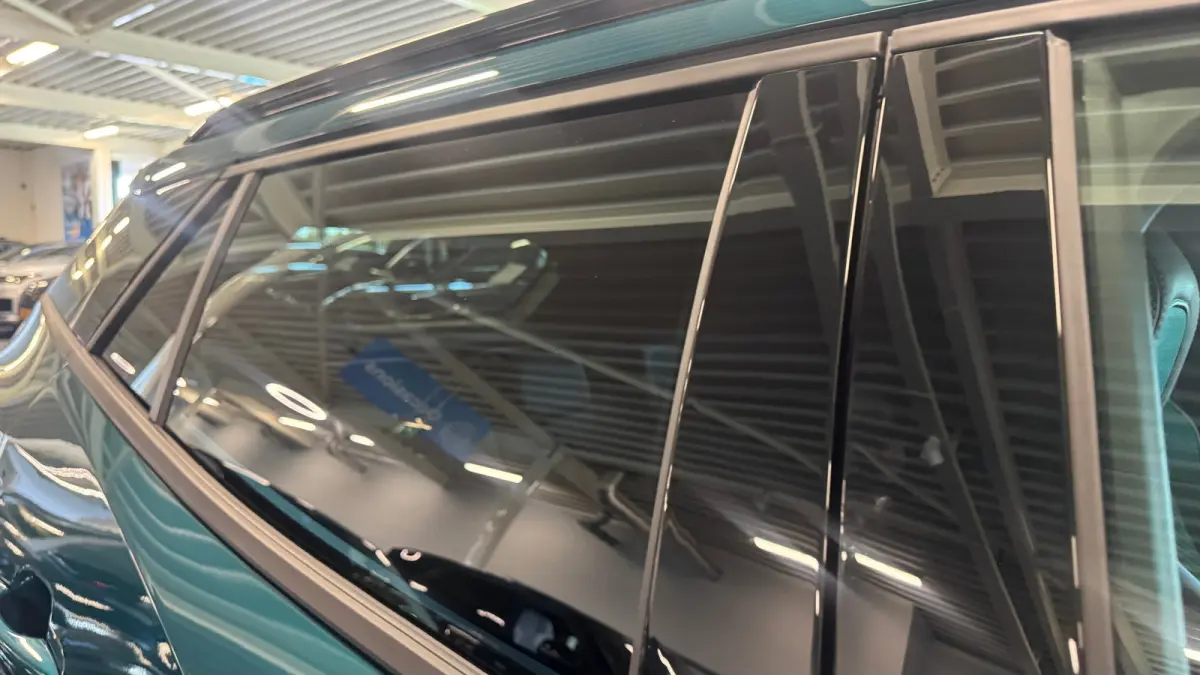 Envy | Active Safety Brake met camera en radar (automatisch noodremsysteem) met Distance Alert (waarschuwing dreigende aanrijding) | Advanced Active Safety Brake met camera en radar | Climat