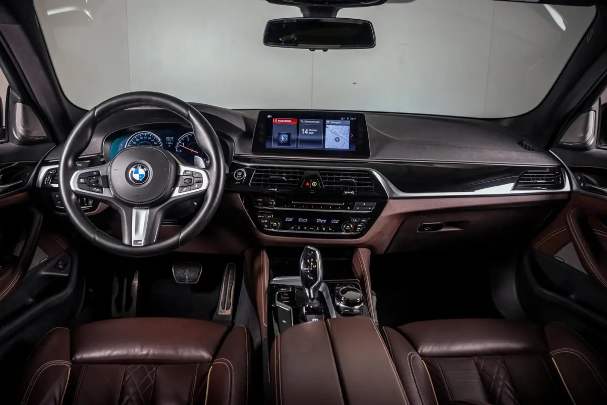 530i M-Sport|Pano|HUD|H&K|Nappa|Trekhaak|20"|Keyless
