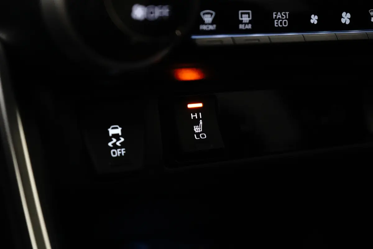2.5 Hybrid Style BI-Tone | 1e Eigenaar! | JBL | LED | Half Leder | Stoel/Stuur Verwarming | Clima | Camera | Navi | Cruise Adaptive | Keyless | Lichtmetalen Velgen