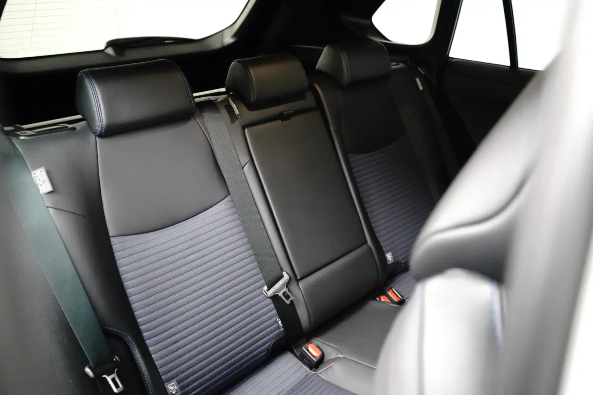 2.5 Hybrid Style BI-Tone | 1e Eigenaar! | JBL | LED | Half Leder | Stoel/Stuur Verwarming | Clima | Camera | Navi | Cruise Adaptive | Keyless | Lichtmetalen Velgen