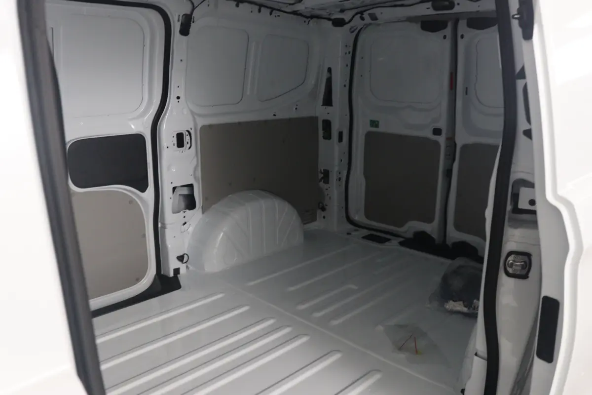 320 L1H1 Limited 71 kWh | Winterpack | Adap. Cruise Control | Trekhaak | Camera | | 13 polige trekhaak met Trailer Sway Control | 2 zitplaatsen rechtsvoor | 3-fase laadkabel mode 3 32A, 10 m