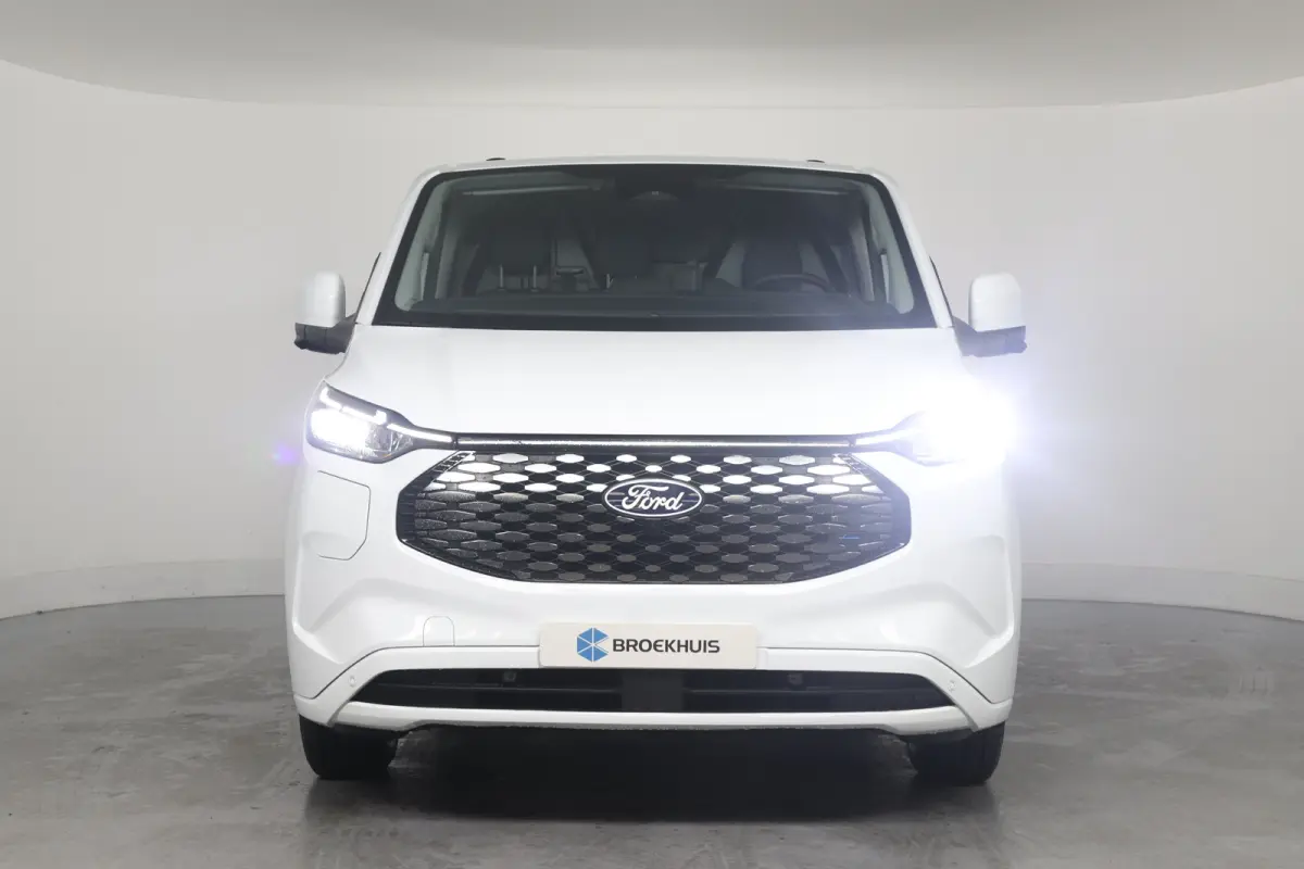 320 L1H1 Limited 71 kWh | Winterpack | Adap. Cruise Control | Trekhaak | Camera | | 13 polige trekhaak met Trailer Sway Control | 2 zitplaatsen rechtsvoor | 3-fase laadkabel mode 3 32A, 10 m