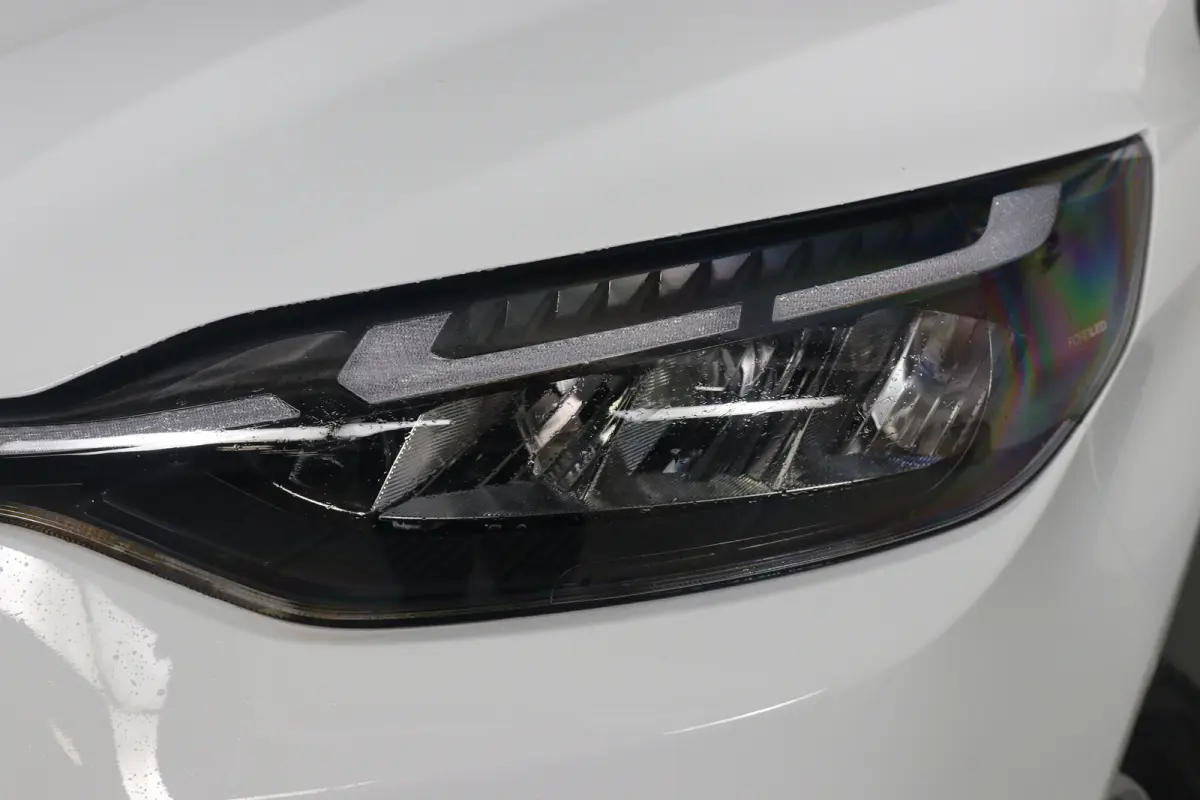 320 L1H1 Limited 71 kWh | Winterpack | Adap. Cruise Control | Trekhaak | Camera | | 13 polige trekhaak met Trailer Sway Control | 2 zitplaatsen rechtsvoor | 3-fase laadkabel mode 3 32A, 10 m
