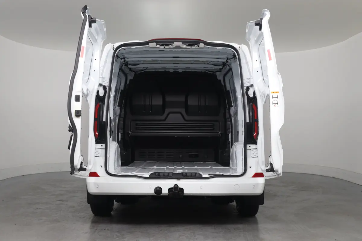 320 L1H1 Limited 71 kWh | Winterpack | Adap. Cruise Control | Trekhaak | Camera | | 13 polige trekhaak met Trailer Sway Control | 2 zitplaatsen rechtsvoor | 3-fase laadkabel mode 3 32A, 10 m