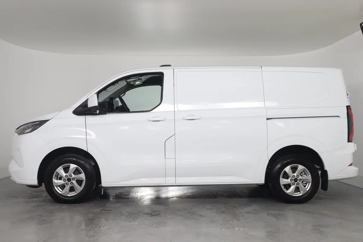 320 L1H1 Limited 71 kWh | Winterpack | Adap. Cruise Control | Trekhaak | Camera | | 13 polige trekhaak met Trailer Sway Control | 2 zitplaatsen rechtsvoor | 3-fase laadkabel mode 3 32A, 10 m