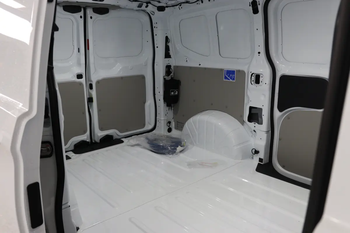320 L1H1 Limited 71 kWh | Winterpack | Adap. Cruise Control | Trekhaak | Camera | | 13 polige trekhaak met Trailer Sway Control | 2 zitplaatsen rechtsvoor | 3-fase laadkabel mode 3 32A, 10 m
