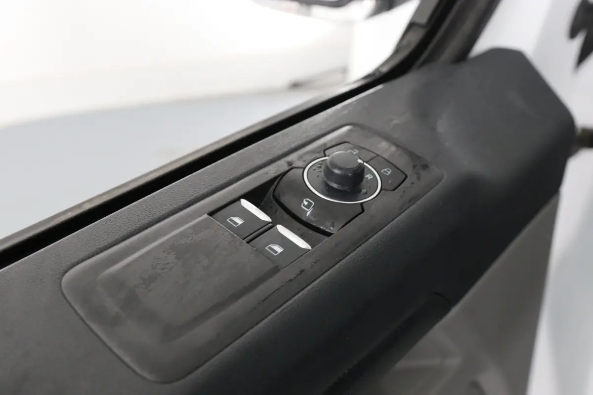 320 L1H1 Limited 71 kWh | Winterpack | Adap. Cruise Control | Trekhaak | Camera | | 13 polige trekhaak met Trailer Sway Control | 2 zitplaatsen rechtsvoor | 3-fase laadkabel mode 3 32A, 10 m