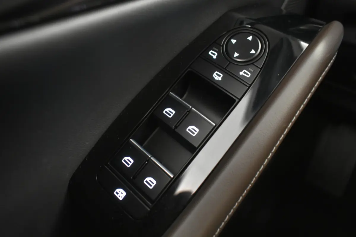 2.0 e-SkyActiv-X M Hybrid Luxury El aKlep+Stoel Bose Headup Vol leder Dodh