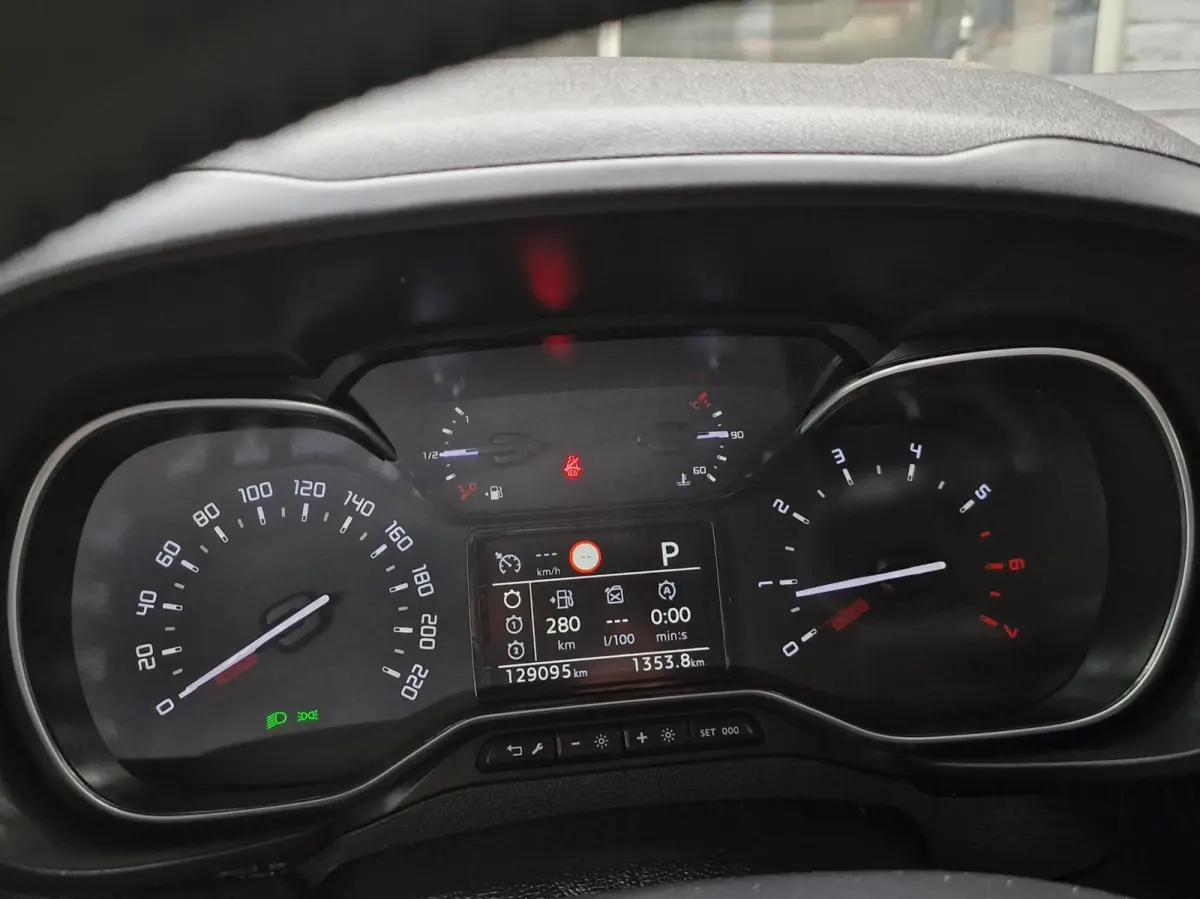XL 1.2 PureTech Shine 7p.|Automaat|Clima|Carplay|Trekhaak|Camera|Head-up|7-persoons|