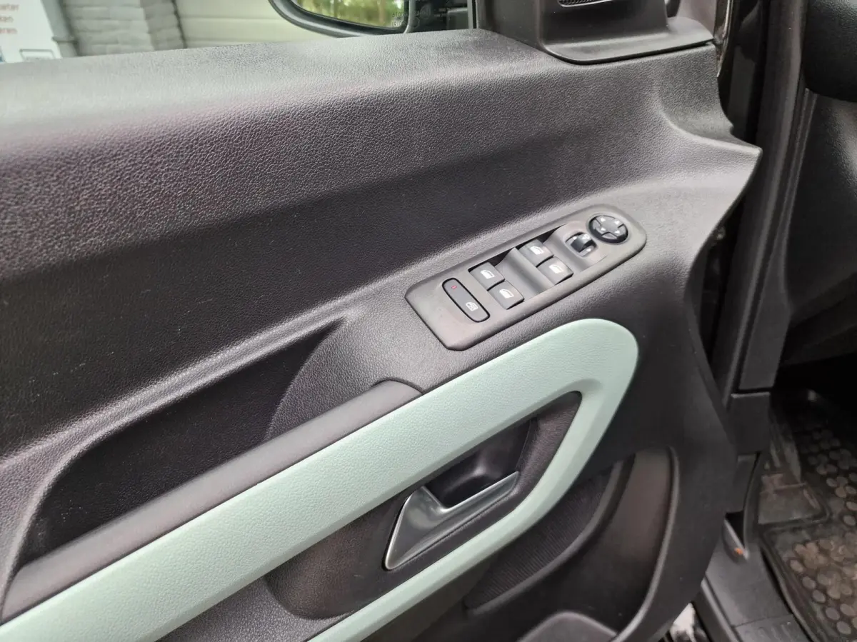 XL 1.2 PureTech Shine 7p.|Automaat|Clima|Carplay|Trekhaak|Camera|Head-up|7-persoons|