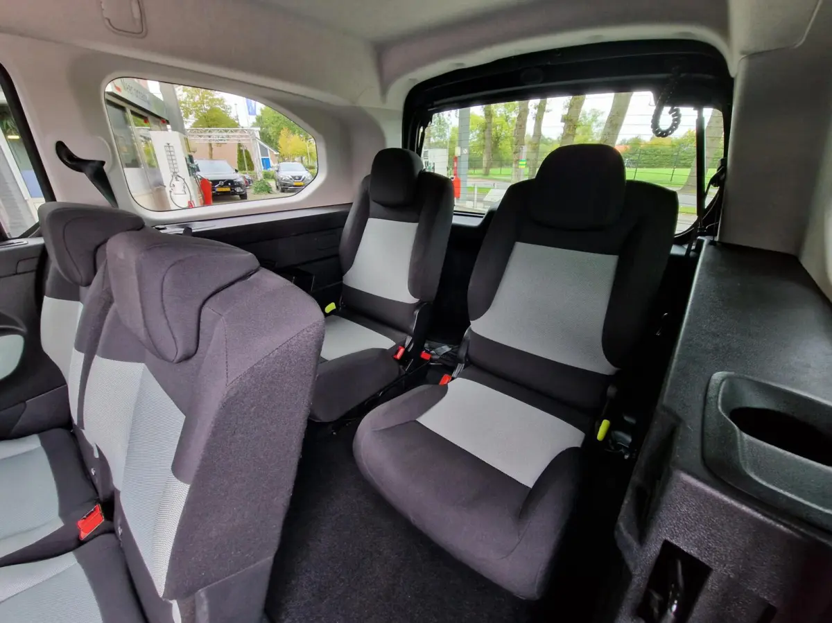 XL 1.2 PureTech Shine 7p.|Automaat|Clima|Carplay|Trekhaak|Camera|Head-up|7-persoons|