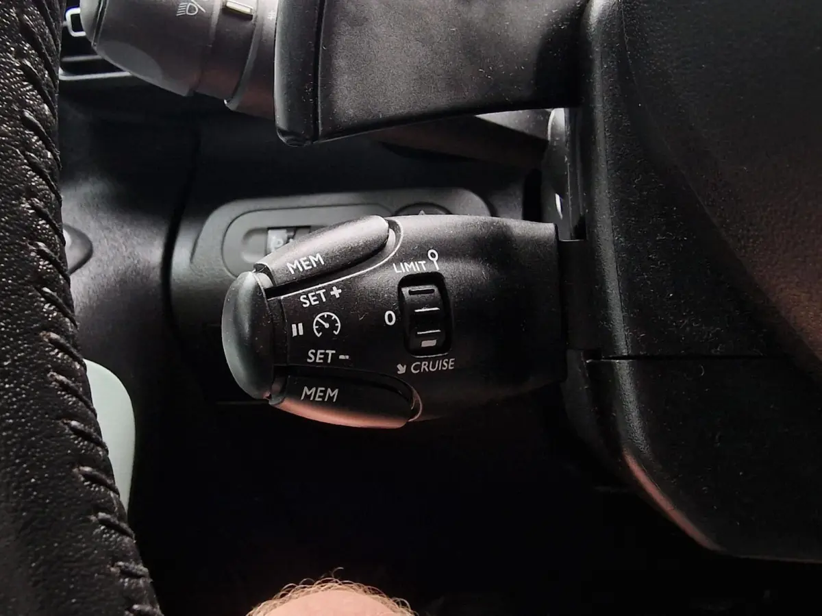 XL 1.2 PureTech Shine 7p.|Automaat|Clima|Carplay|Trekhaak|Camera|Head-up|7-persoons|