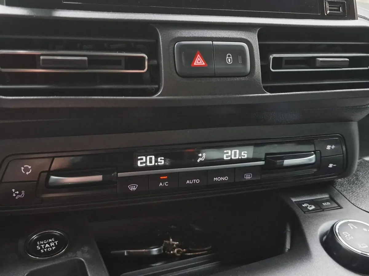 XL 1.2 PureTech Shine 7p.|Automaat|Clima|Carplay|Trekhaak|Camera|Head-up|7-persoons|