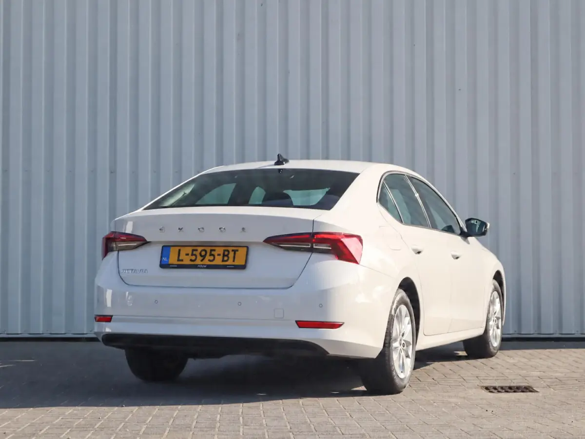 1.0 TSI 110pk Ambition | Cruise Control | Apple Carplay/Android Auto | LED Koplampen | Parkeersensor Achter