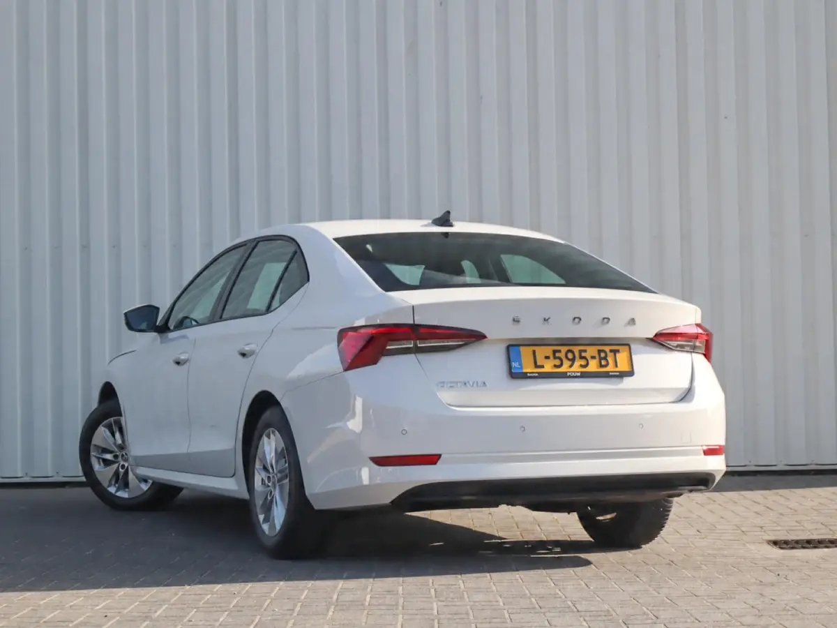 1.0 TSI 110pk Ambition | Cruise Control | Apple Carplay/Android Auto | LED Koplampen | Parkeersensor Achter