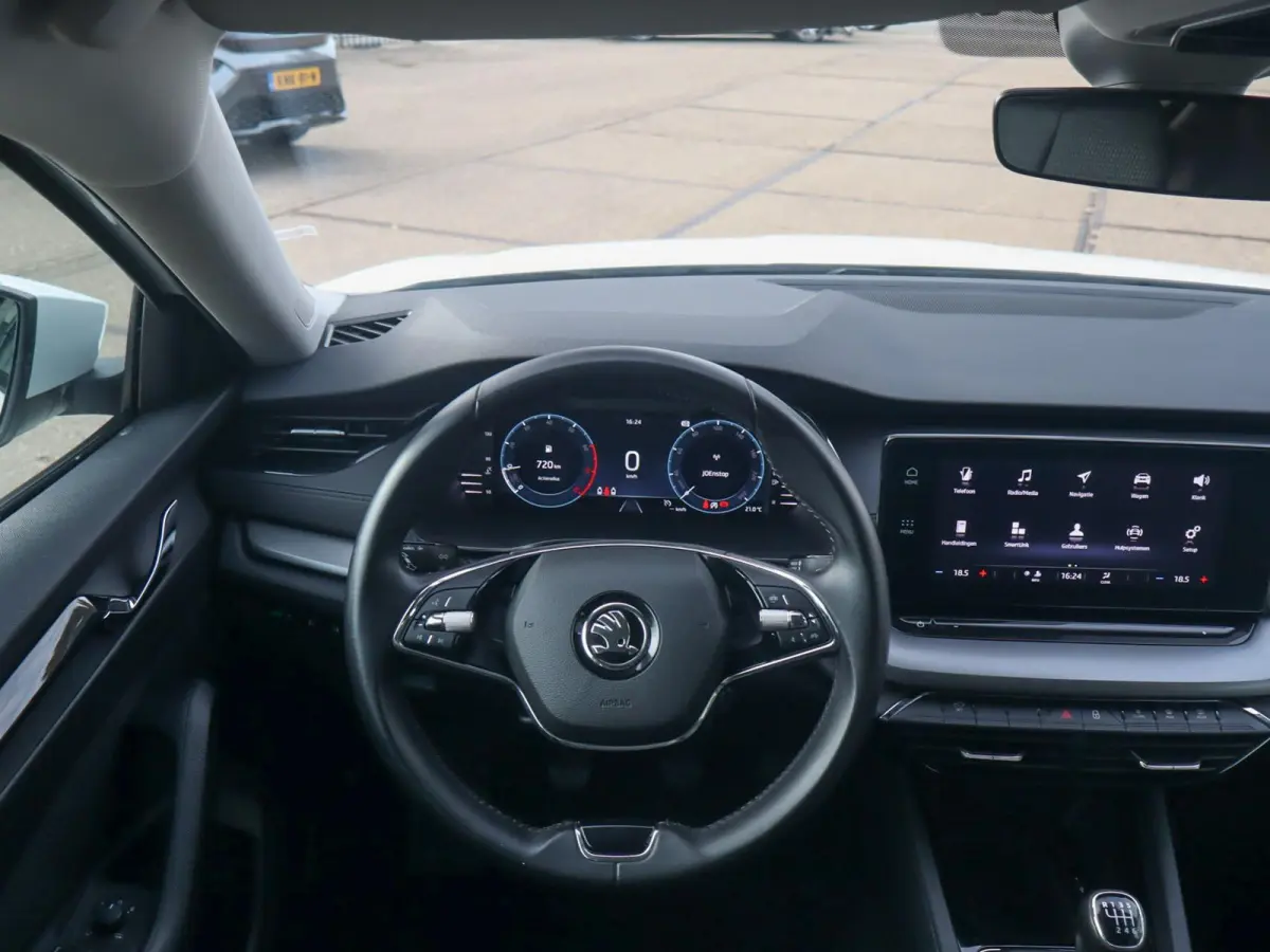 1.0 TSI 110pk Ambition | Cruise Control | Apple Carplay/Android Auto | LED Koplampen | Parkeersensor Achter