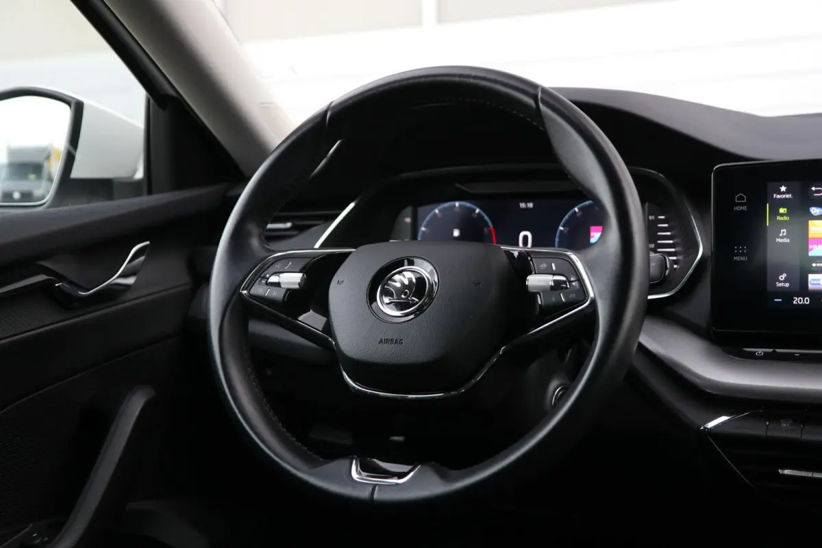 1.0 TSI 110pk Ambition | Navigatie | Smart Link | Parkeersensoren Achter