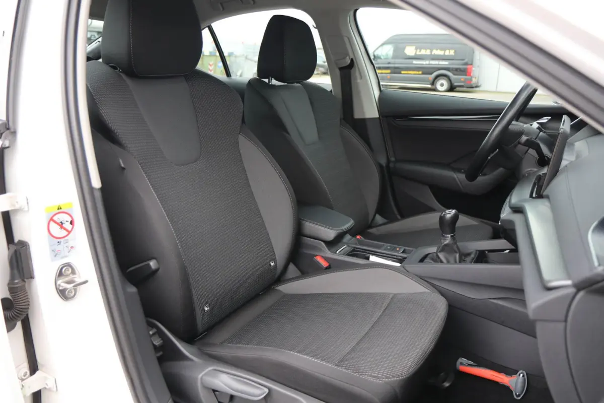 1.0 TSI 110pk Ambition | Navigatie | Smart Link | Parkeersensoren Achter