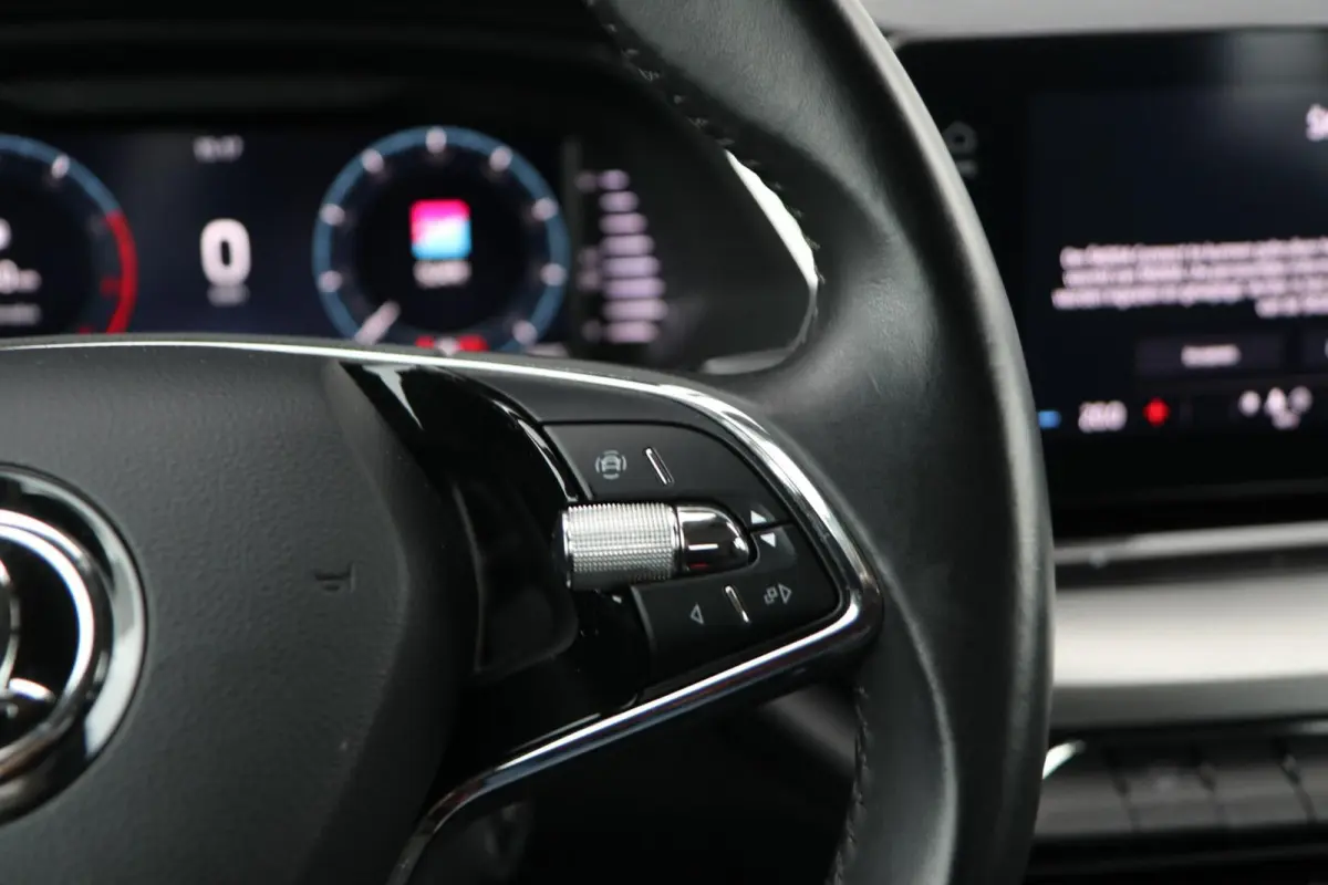 1.0 TSI 110pk Ambition | Navigatie | Smart Link | Parkeersensoren Achter