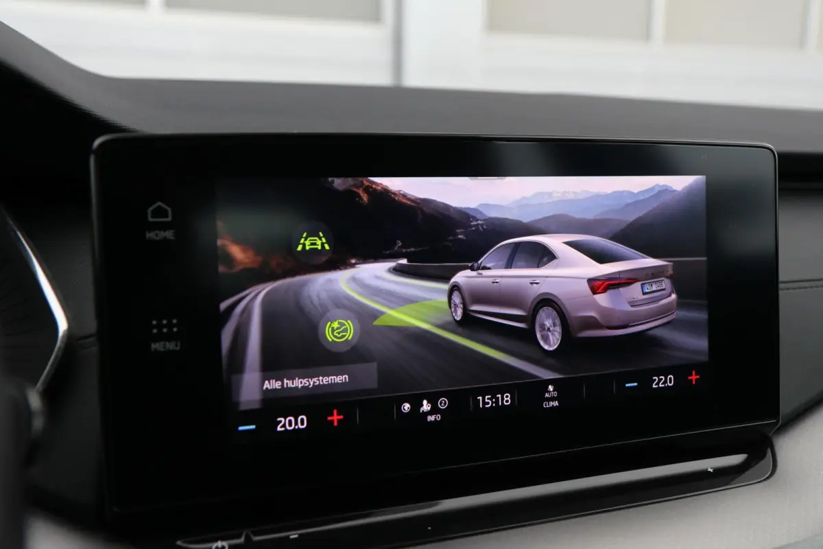 1.0 TSI 110pk Ambition | Navigatie | Smart Link | Parkeersensoren Achter