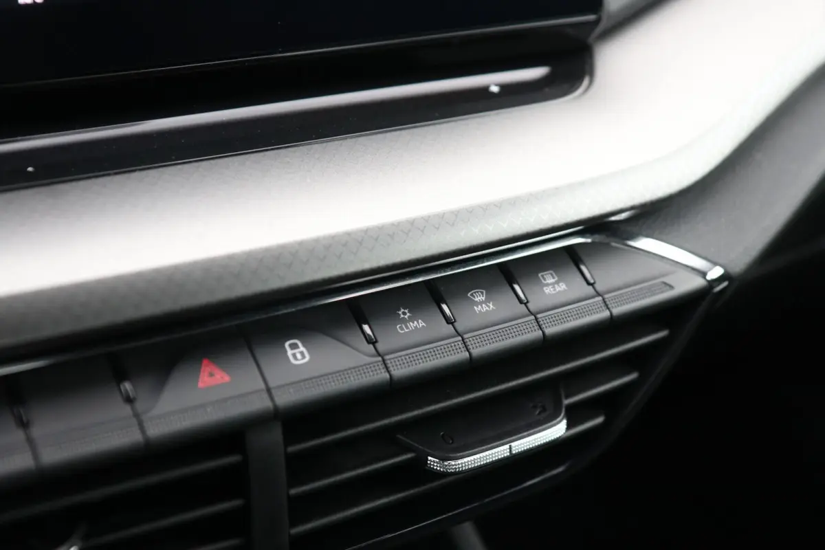 1.0 TSI 110pk Ambition | Navigatie | Smart Link | Parkeersensoren Achter