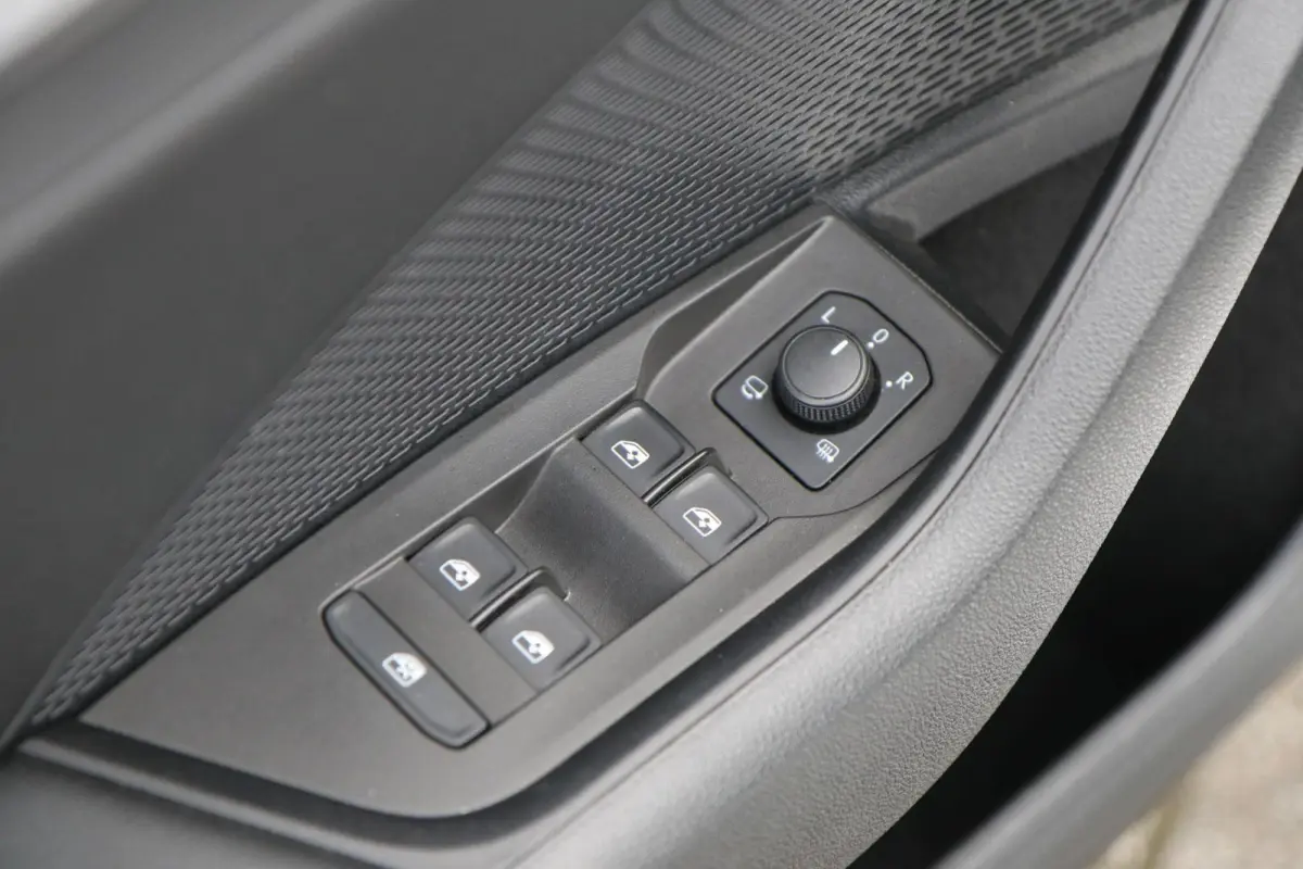 1.0 TSI 110pk Ambition | Navigatie | Smart Link | Parkeersensoren Achter