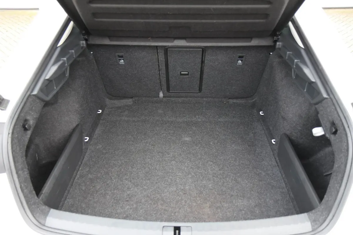 1.0 TSI 110pk Ambition | Navigatie | Smart Link | Parkeersensoren Achter
